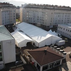 carpas-de-aluminio-en-plaza