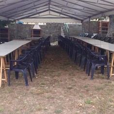 toldo-con-sillas-y-mesas-para-una-churrascada